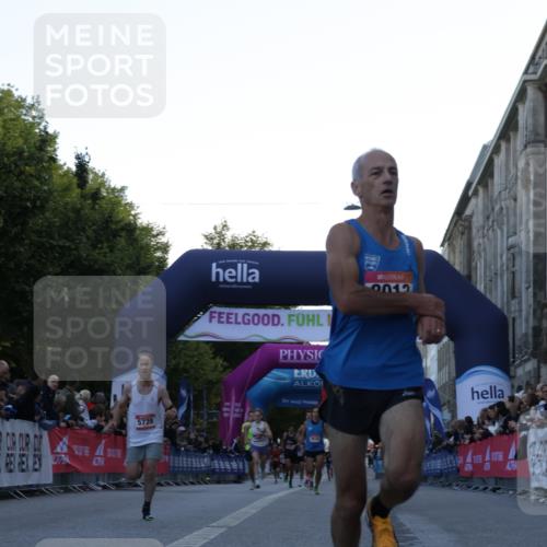 06.09.2026 - CURREX Alsterlauf Yannick Fuchs http://msf.ph/oto/10130827 06.09.2026 09:38:43 Ziel 2214, 2326, 3817, 5469, 5619, 5739, 6260, 8013 meine-sportfotos.de