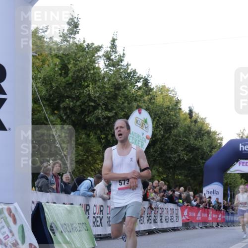 06.09.2026 - CURREX Alsterlauf Yannick Fuchs http://msf.ph/oto/10130861 06.09.2026 09:38:45 Ziel 2326, 3817, 5469, 5739, 6260, 8010, 8013 meine-sportfotos.de
