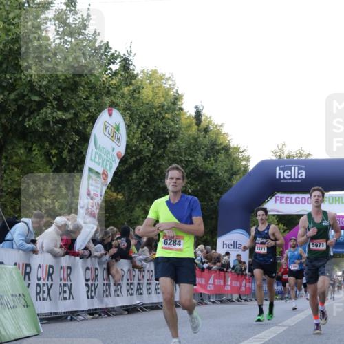 06.09.2026 - CURREX Alsterlauf Yannick Fuchs http://msf.ph/oto/10130905 06.09.2026 09:38:49 Ziel 2371, 3817, 5469, 5739, 5971, 6284, 8010, 8013, 8199 meine-sportfotos.de