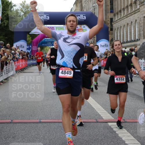 06.09.2026 - CURREX Alsterlauf Strokosch-Dieckow http://msf.ph/oto/10130930 06.09.2026 09:51:56 Ziel 2002, 2719, 3041, 3202, 4200, 4332, 4333, 4667, 4742, 4845, 5621, 5862, 5882, 6023, 8280 meine-sportfotos.de