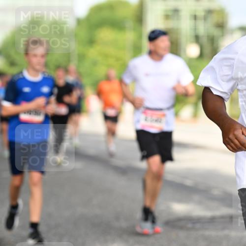 06.09.2026 - CURREX Alsterlauf Dr. Thomas Lammeyer http://msf.ph/oto/10130933 06.09.2026 09:53:43 Laufen 8107 meine-sportfotos.de