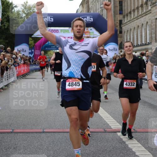 06.09.2026 - CURREX Alsterlauf Strokosch-Dieckow http://msf.ph/oto/10130939 06.09.2026 09:51:56 Ziel 2002, 2719, 3041, 3202, 4200, 4332, 4333, 4667, 4742, 4845, 5621, 5862, 5882, 6023, 8280 meine-sportfotos.de