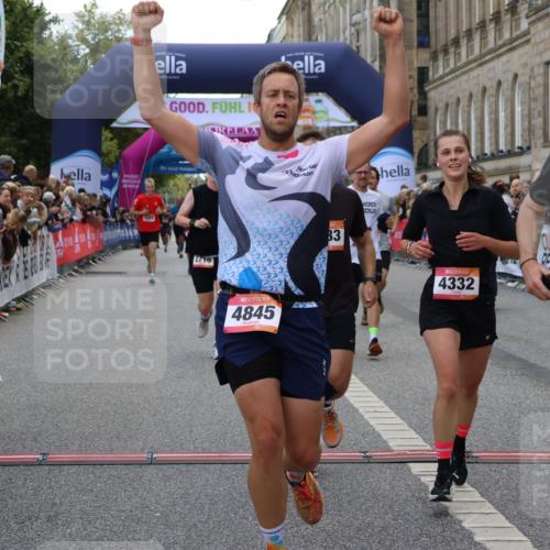 06.09.2026 - CURREX Alsterlauf Strokosch-Dieckow http://msf.ph/oto/10130946 06.09.2026 09:51:56 Ziel 2002, 2719, 3041, 3202, 4200, 4332, 4333, 4667, 4742, 4845, 5621, 5862, 5882, 6023, 8280 meine-sportfotos.de