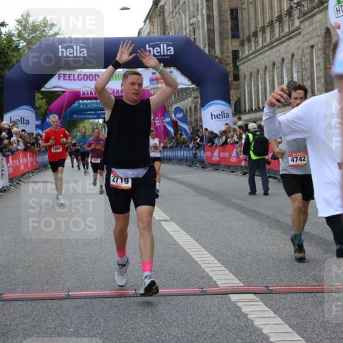 06.09.2026 - CURREX Alsterlauf Strokosch-Dieckow http://msf.ph/oto/10130970 06.09.2026 09:51:58 Ziel 2002, 2719, 3041, 3202, 4200, 4332, 4333, 4667, 4742, 4845, 5621, 5862, 5882, 6023, 6092, 6206, 8280 meine-sportfotos.de