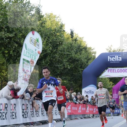 06.09.2026 - CURREX Alsterlauf Yannick Fuchs http://msf.ph/oto/10131014 06.09.2026 09:38:56 Ziel 2371, 2784, 5333, 5692, 5971, 6284, 6370, 8010, 8199 meine-sportfotos.de