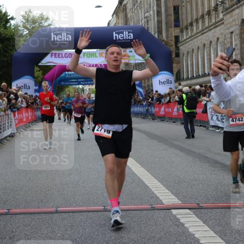 06.09.2026 - CURREX Alsterlauf Strokosch-Dieckow http://msf.ph/oto/10131018 06.09.2026 09:51:58 Ziel 2002, 2719, 3041, 3202, 4200, 4332, 4333, 4667, 4742, 4845, 5621, 5862, 5882, 6023, 6092, 6206, 8280 meine-sportfotos.de