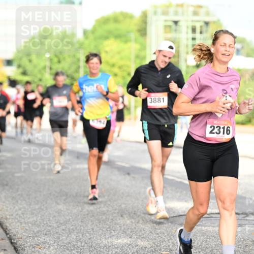 06.09.2026 - CURREX Alsterlauf Dr. Thomas Lammeyer http://msf.ph/oto/10131080 06.09.2026 09:53:58 Laufen 3881, 2316 meine-sportfotos.de