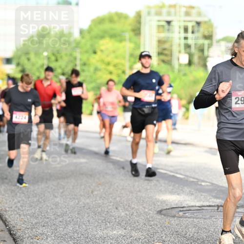 06.09.2026 - CURREX Alsterlauf Dr. Thomas Lammeyer http://msf.ph/oto/10131099 06.09.2026 09:54:01 Laufen 2966, 8198 meine-sportfotos.de
