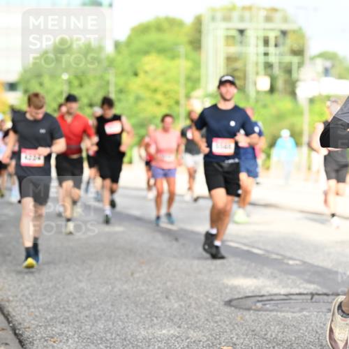 06.09.2026 - CURREX Alsterlauf Dr. Thomas Lammeyer http://msf.ph/oto/10131103 06.09.2026 09:54:02 Laufen 2966 meine-sportfotos.de