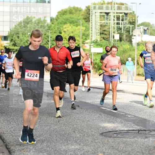 06.09.2026 - CURREX Alsterlauf Dr. Thomas Lammeyer http://msf.ph/oto/10131111 06.09.2026 09:54:03 Laufen 4318, 3914, 39, 4224, 6020, 5736, 5510, 2523, 556 meine-sportfotos.de