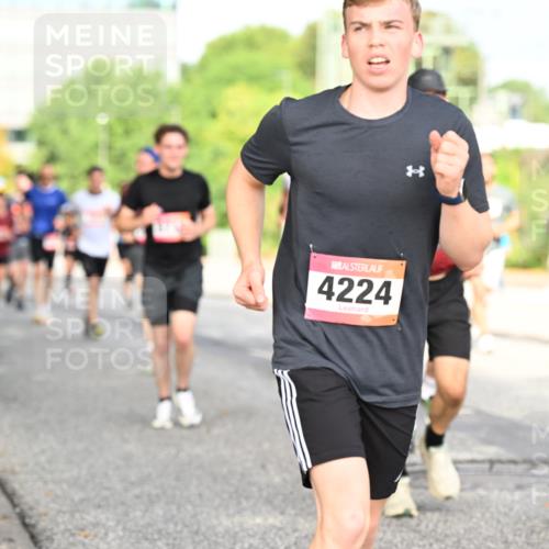 06.09.2026 - CURREX Alsterlauf Dr. Thomas Lammeyer http://msf.ph/oto/10131118 06.09.2026 09:54:05 Laufen 4224, 3510 meine-sportfotos.de