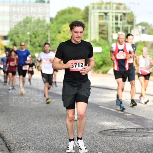 06.09.2026 - CURREX Alsterlauf Dr. Thomas Lammeyer http://msf.ph/oto/10131131 06.09.2026 09:54:06 Laufen 3712, 6078 meine-sportfotos.de