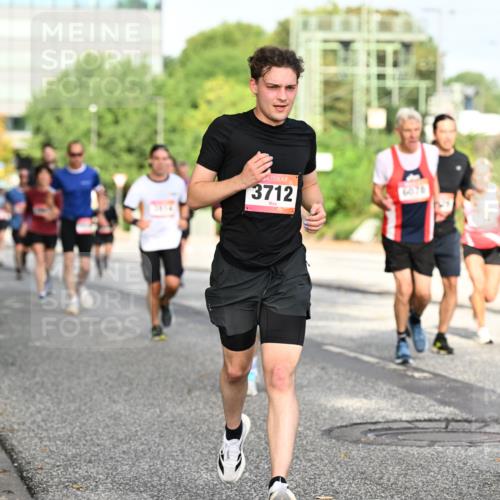 06.09.2026 - CURREX Alsterlauf Dr. Thomas Lammeyer http://msf.ph/oto/10131133 06.09.2026 09:54:06 Laufen 3712, 6078 meine-sportfotos.de