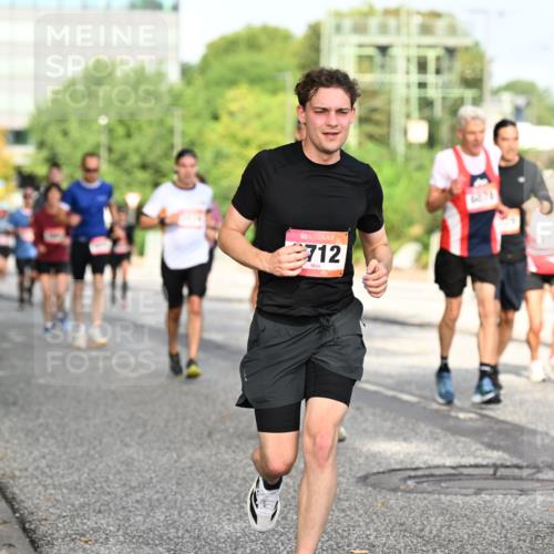 06.09.2026 - CURREX Alsterlauf Dr. Thomas Lammeyer http://msf.ph/oto/10131134 06.09.2026 09:54:07 Laufen 712 meine-sportfotos.de