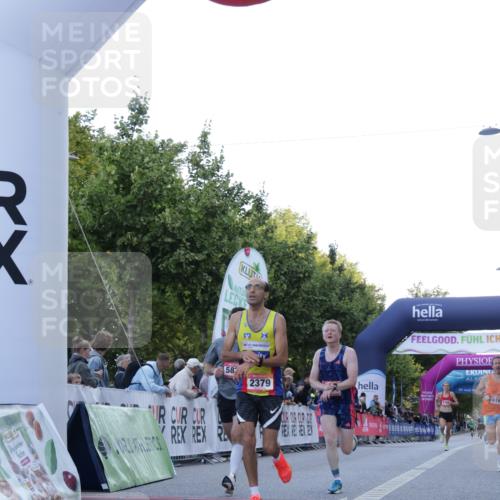 06.09.2026 - CURREX Alsterlauf Yannick Fuchs http://msf.ph/oto/10131137 06.09.2026 09:39:01 Ziel 2379, 2784, 4164, 4706, 5161, 5333, 5692, 5830, 6370, 8199 meine-sportfotos.de