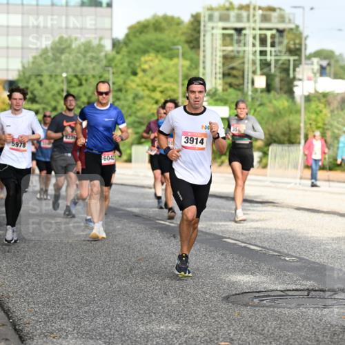 06.09.2026 - CURREX Alsterlauf Dr. Thomas Lammeyer http://msf.ph/oto/10131150 06.09.2026 09:54:08 Laufen 6318, 5978, 35, 6042, 3914 meine-sportfotos.de