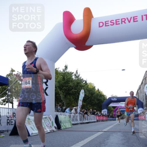 06.09.2026 - CURREX Alsterlauf Yannick Fuchs http://msf.ph/oto/10131207 06.09.2026 09:39:03 Ziel 2379, 2784, 4164, 4706, 5161, 5333, 5692, 5830, 6370 meine-sportfotos.de