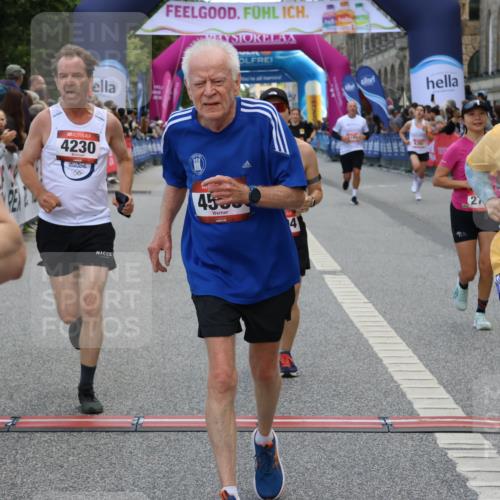 06.09.2026 - CURREX Alsterlauf Strokosch-Dieckow http://msf.ph/oto/10131210 06.09.2026 10:05:12 Ziel 2709, 2718, 4230, 4231, 4565, 4994, 5044, 5300, 6110, 6155, 6209, 6242, 6251, 6253, 8064, 8099 meine-sportfotos.de
