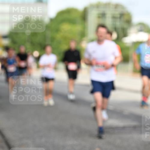 06.09.2026 - CURREX Alsterlauf Dr. Thomas Lammeyer http://msf.ph/oto/10131306 06.09.2026 09:54:32 Laufen  meine-sportfotos.de