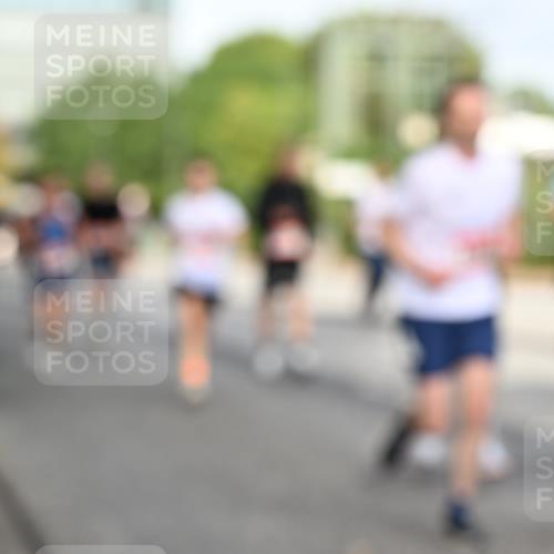 06.09.2026 - CURREX Alsterlauf Dr. Thomas Lammeyer http://msf.ph/oto/10131311 06.09.2026 09:54:32 Laufen  meine-sportfotos.de