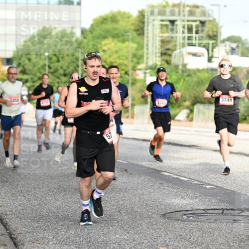 06.09.2026 - CURREX Alsterlauf Dr. Thomas Lammeyer http://msf.ph/oto/10131560 06.09.2026 09:54:54 Laufen 6858, 2, 57, 04, 3743, 3744, 691 meine-sportfotos.de