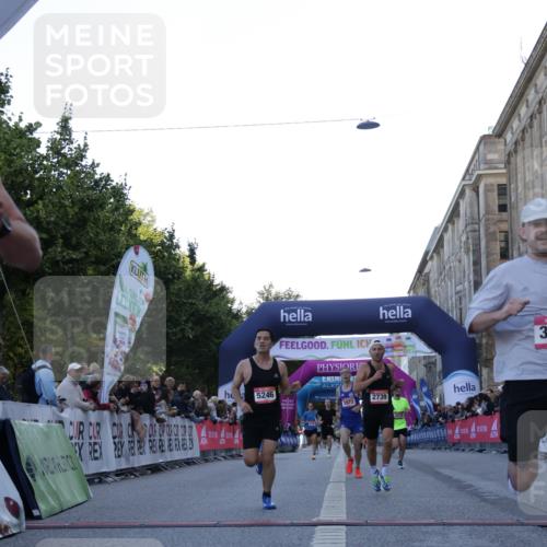 06.09.2026 - CURREX Alsterlauf Yannick Fuchs http://msf.ph/oto/10131617 06.09.2026 09:39:26 Ziel 2739, 2948, 3270, 3759, 3972, 4074, 4163, 4698, 4866, 5246, 5639, 5685, 5967 meine-sportfotos.de