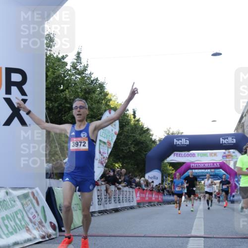 06.09.2026 - CURREX Alsterlauf Yannick Fuchs http://msf.ph/oto/10131713 06.09.2026 09:39:28 Ziel 2739, 3270, 3759, 3972, 4163, 4698, 4866, 5246, 5334, 5339, 5639, 5803, 5967 meine-sportfotos.de