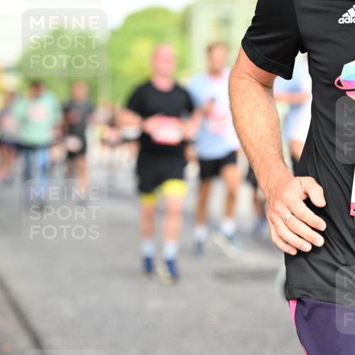 06.09.2026 - CURREX Alsterlauf Dr. Thomas Lammeyer http://msf.ph/oto/10131820 06.09.2026 09:55:25 Laufen 2120 meine-sportfotos.de