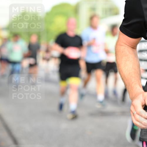 06.09.2026 - CURREX Alsterlauf Dr. Thomas Lammeyer http://msf.ph/oto/10131821 06.09.2026 09:55:25 Laufen  meine-sportfotos.de