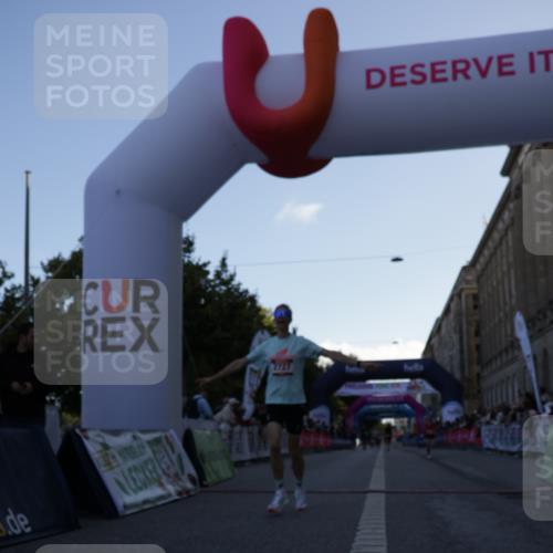 06.09.2026 - CURREX Alsterlauf Yannick Fuchs http://msf.ph/oto/10131848 06.09.2026 09:39:36 Ziel 2727, 3270, 4163, 4380, 5334, 5339, 5803 meine-sportfotos.de