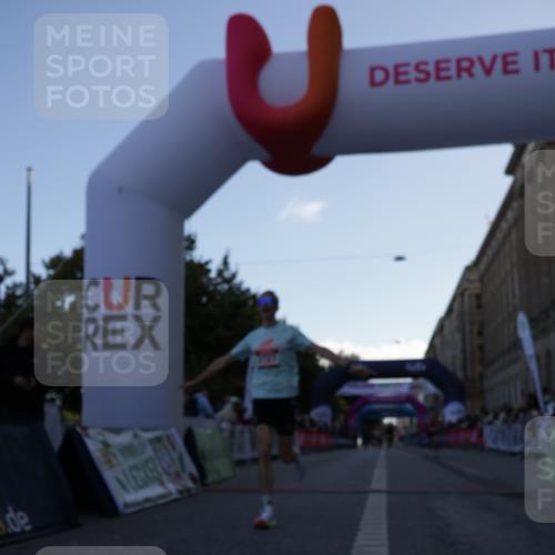 06.09.2026 - CURREX Alsterlauf Yannick Fuchs http://msf.ph/oto/10131851 06.09.2026 09:39:36 Ziel 2727, 3270, 4163, 4380, 5334, 5339, 5803 meine-sportfotos.de