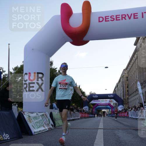 06.09.2026 - CURREX Alsterlauf Yannick Fuchs http://msf.ph/oto/10131868 06.09.2026 09:39:36 Ziel 2727, 3270, 4163, 4380, 5334, 5339, 5803 meine-sportfotos.de