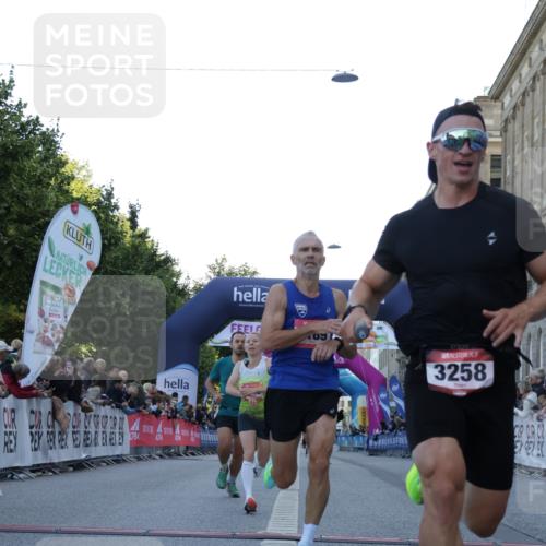 06.09.2026 - CURREX Alsterlauf Yannick Fuchs http://msf.ph/oto/10131935 06.09.2026 09:39:43 Ziel 2727, 3258, 3928, 4245, 4380, 5134, 5189, 5404, 6066 meine-sportfotos.de