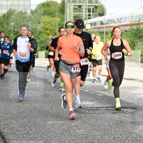 06.09.2026 - CURREX Alsterlauf Dr. Thomas Lammeyer http://msf.ph/oto/10131990 06.09.2026 09:55:48 Laufen 354, 3425, 573, 5100, 5099, 5459 meine-sportfotos.de