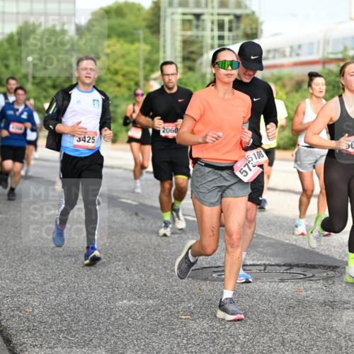 06.09.2026 - CURREX Alsterlauf Dr. Thomas Lammeyer http://msf.ph/oto/10131995 06.09.2026 09:55:48 Laufen 3425, 2060, 57100, 27814, 5099 meine-sportfotos.de