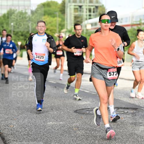 06.09.2026 - CURREX Alsterlauf Dr. Thomas Lammeyer http://msf.ph/oto/10131998 06.09.2026 09:55:49 Laufen 3425, 2060, 573, 100, 5099 meine-sportfotos.de