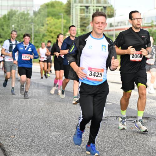 06.09.2026 - CURREX Alsterlauf Dr. Thomas Lammeyer http://msf.ph/oto/10132015 06.09.2026 09:55:50 Laufen 4356, 3425, 2060, 3844 meine-sportfotos.de