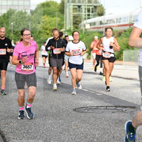 06.09.2026 - CURREX Alsterlauf Dr. Thomas Lammeyer http://msf.ph/oto/10132056 06.09.2026 09:55:54 Laufen 6213, 3657, 2227, 3535, 5283, 3542 meine-sportfotos.de