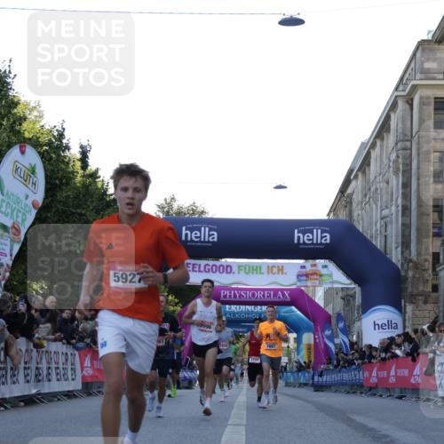 06.09.2026 - CURREX Alsterlauf Yannick Fuchs http://msf.ph/oto/10132058 06.09.2026 09:39:51 Ziel 2858, 3258, 3667, 3731, 3928, 4245, 4502, 5134, 5189, 5404, 5927, 5996, 6066, 6261, 8012, 8254 meine-sportfotos.de