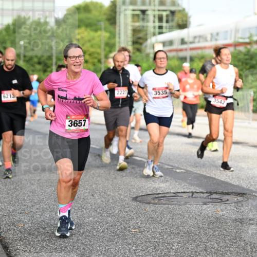 06.09.2026 - CURREX Alsterlauf Dr. Thomas Lammeyer http://msf.ph/oto/10132062 06.09.2026 09:55:54 Laufen 6213, 3657, 2221, 3535, 3542, 2244 meine-sportfotos.de