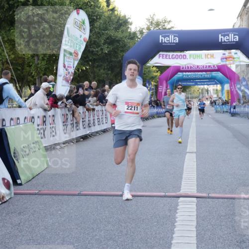 06.09.2026 - CURREX Alsterlauf Yannick Fuchs http://msf.ph/oto/10132145 06.09.2026 09:40:05 Ziel 2211, 3300, 3950, 4079, 4175, 4699, 5925 meine-sportfotos.de