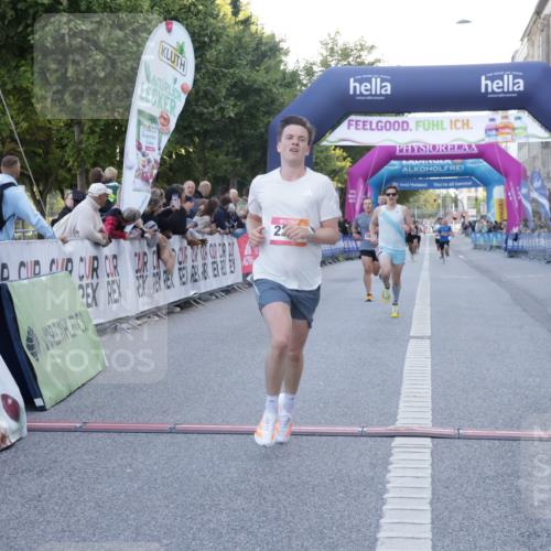 06.09.2026 - CURREX Alsterlauf Yannick Fuchs http://msf.ph/oto/10132150 06.09.2026 09:40:05 Ziel 2211, 3300, 3950, 4079, 4175, 4699, 5925 meine-sportfotos.de