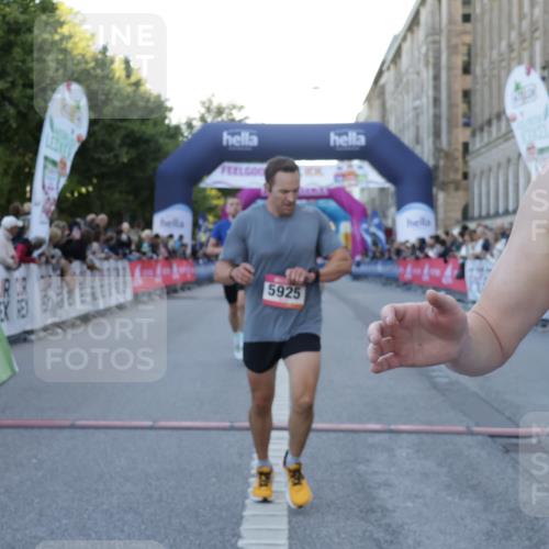 06.09.2026 - CURREX Alsterlauf Yannick Fuchs http://msf.ph/oto/10132193 06.09.2026 09:40:09 Ziel 2211, 2831, 3300, 5150, 5925 meine-sportfotos.de