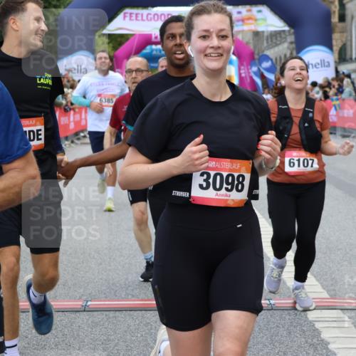 06.09.2026 - CURREX Alsterlauf Strokosch-Dieckow http://msf.ph/oto/10132209 06.09.2026 10:06:02 Ziel 2413, 2457, 3098, 3842, 3976, 4736, 4737, 4894, 5070, 5277, 5726, 5781, 6045, 6089, 6107, 6385, 8056, 8143 meine-sportfotos.de