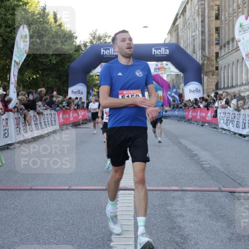 06.09.2026 - CURREX Alsterlauf Yannick Fuchs http://msf.ph/oto/10132237 06.09.2026 09:40:12 Ziel 2211, 2831, 3300, 5150, 5322, 5925, 5989, 6026 meine-sportfotos.de