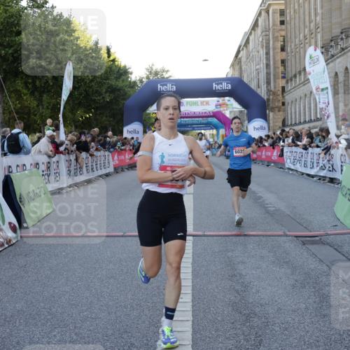 06.09.2026 - CURREX Alsterlauf Yannick Fuchs http://msf.ph/oto/10132276 06.09.2026 09:40:13 Ziel 2211, 2831, 3300, 4569, 5150, 5322, 5399, 5925, 5989, 6026 meine-sportfotos.de