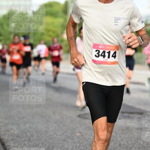 06.09.2026 - CURREX Alsterlauf Dr. Thomas Lammeyer http://msf.ph/oto/10132314 06.09.2026 09:56:20 Laufen 2025, 3414 meine-sportfotos.de