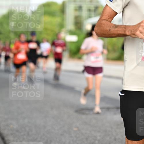 06.09.2026 - CURREX Alsterlauf Dr. Thomas Lammeyer http://msf.ph/oto/10132318 06.09.2026 09:56:21 Laufen 2025, 3414 meine-sportfotos.de