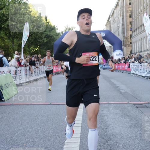 06.09.2026 - CURREX Alsterlauf Yannick Fuchs http://msf.ph/oto/10132331 06.09.2026 09:40:15 Ziel 2299, 2831, 3300, 4569, 5150, 5302, 5322, 5399, 5783, 5925, 5989, 6026, 6222 meine-sportfotos.de