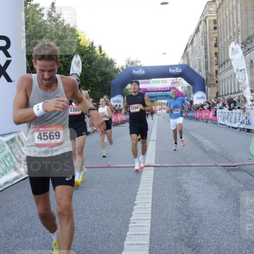 06.09.2026 - CURREX Alsterlauf Yannick Fuchs http://msf.ph/oto/10132399 06.09.2026 09:40:18 Ziel 2299, 2831, 3990, 4569, 4636, 5150, 5302, 5322, 5399, 5783, 5828, 5989, 6026, 6222 meine-sportfotos.de